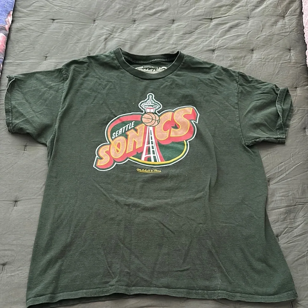 Mitchell & Ness Green Sonics Short Sleeve Tee - Picture 2 of 3